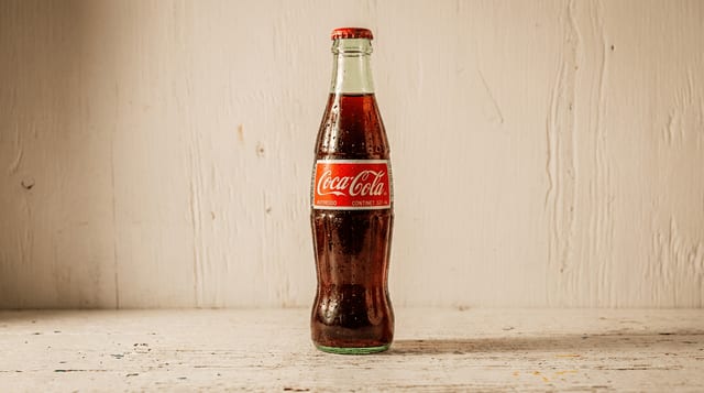 Coca-Cola (355 ml).